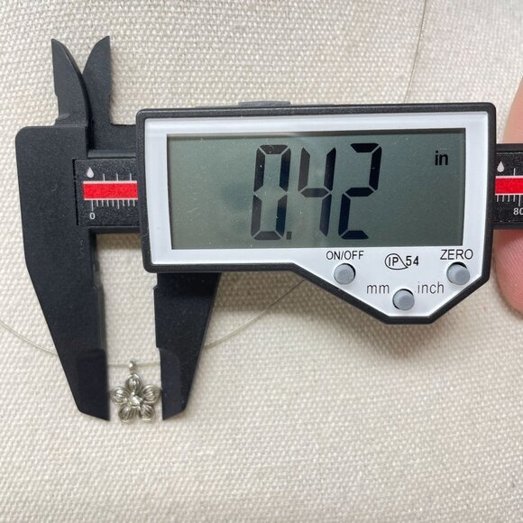 Lady Remington Daisy Necklace Silver-Tone Flower Dainty Soft Girl Feminine VTG - Picture 6 of 7